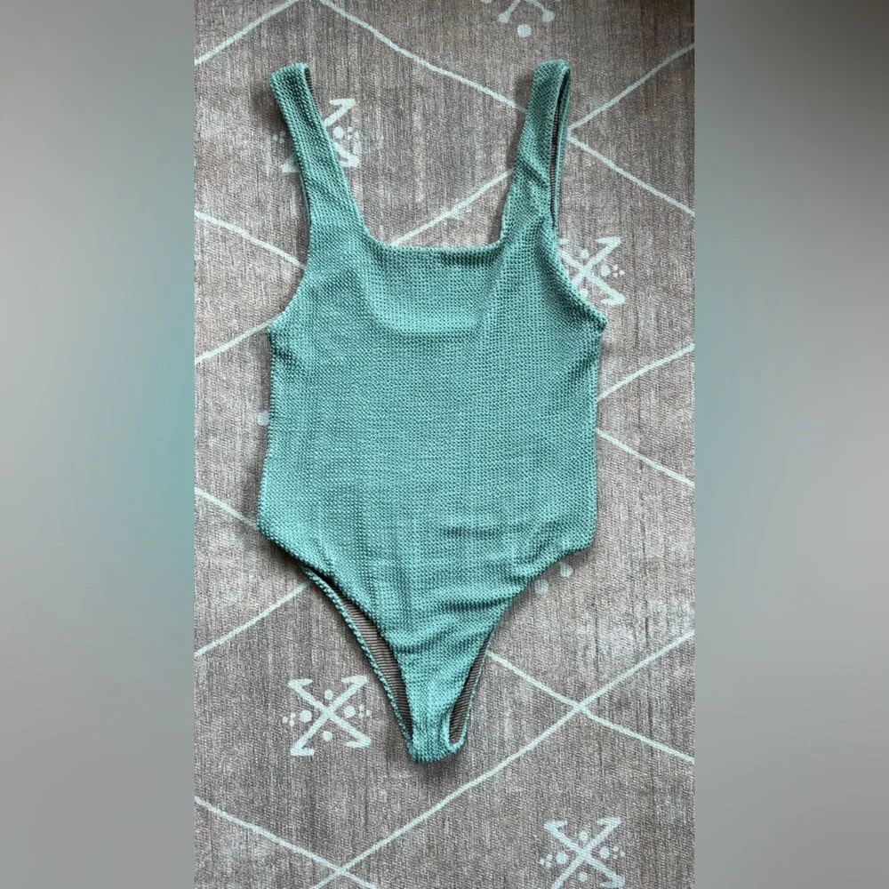 Acacia river one piece - Picture 1 of 3